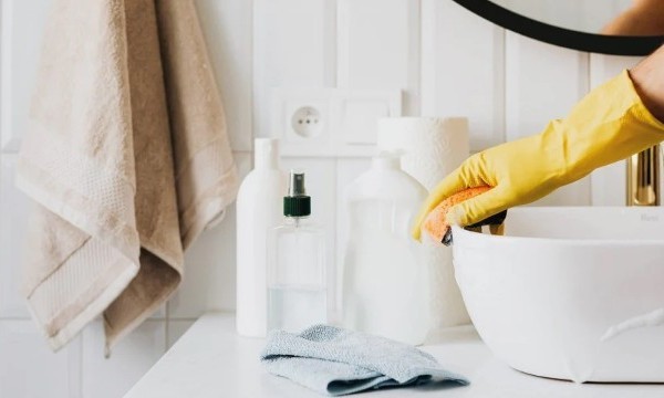 Spring Cleaning Cheat Sheet - Quick and Simple Ideas to Revamp Your Home