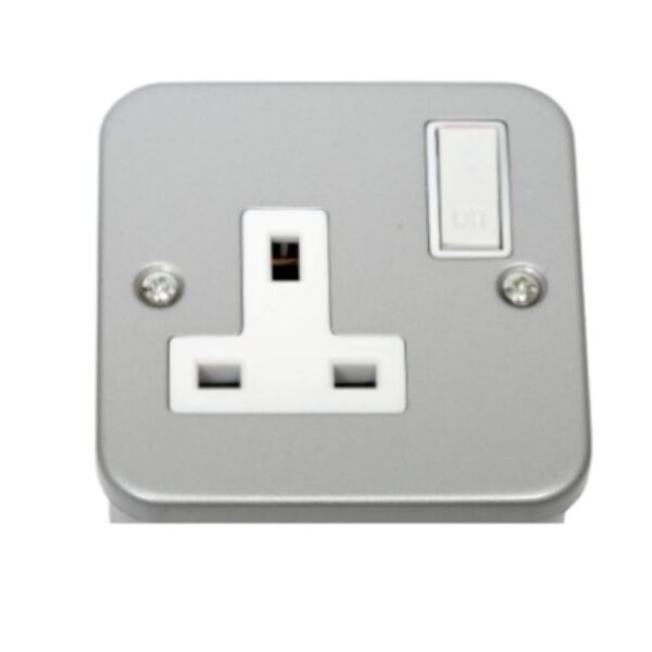 PHOENIX METAL CLAD SOCKET SWITCHED 1 GANG