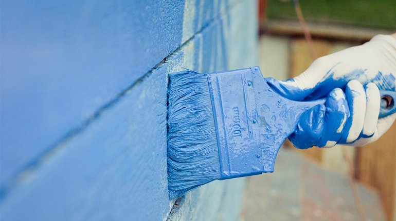 Outdoor paint brushes and accessories