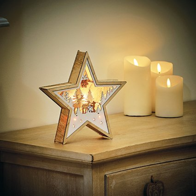 LIT STAR WITH WOODLAND SCENE - 23CM - Image 2