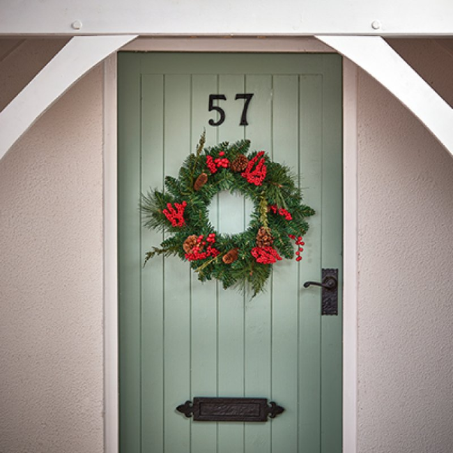 CONE AND BERRY WREATH - 50CM - Image 2